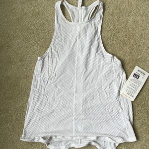 Lululemon essence tank size 4